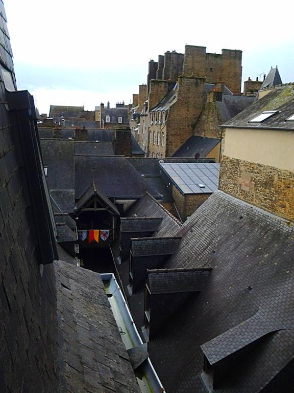Hotel De La Tour De L'Horloge Dinan Exterior foto